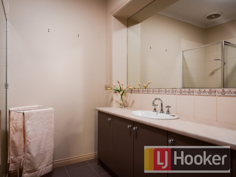 2 Hamdon Green, Berwick VIC 3806