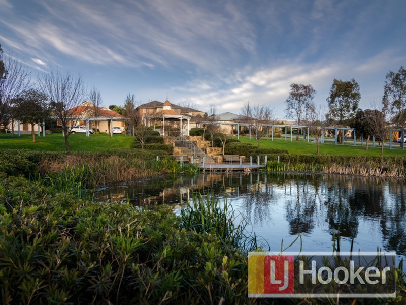 2 Hamdon Green, Berwick VIC 3806