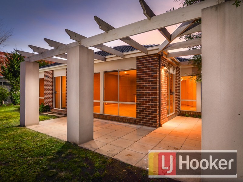 2 Hamdon Green, Berwick VIC 3806