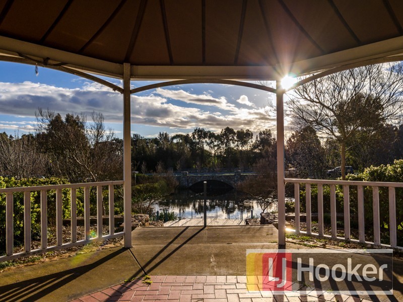 2 Hamdon Green, Berwick VIC 3806