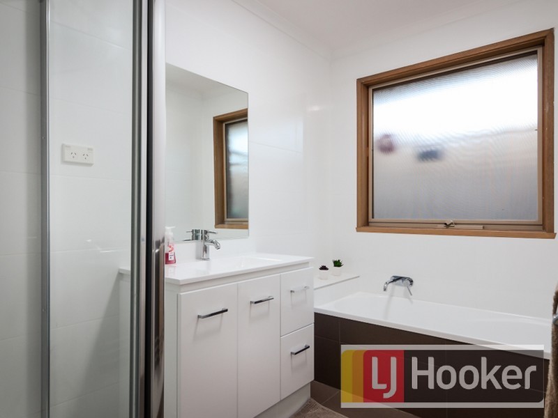 9 Wirrabarra Place, Berwick VIC 3806