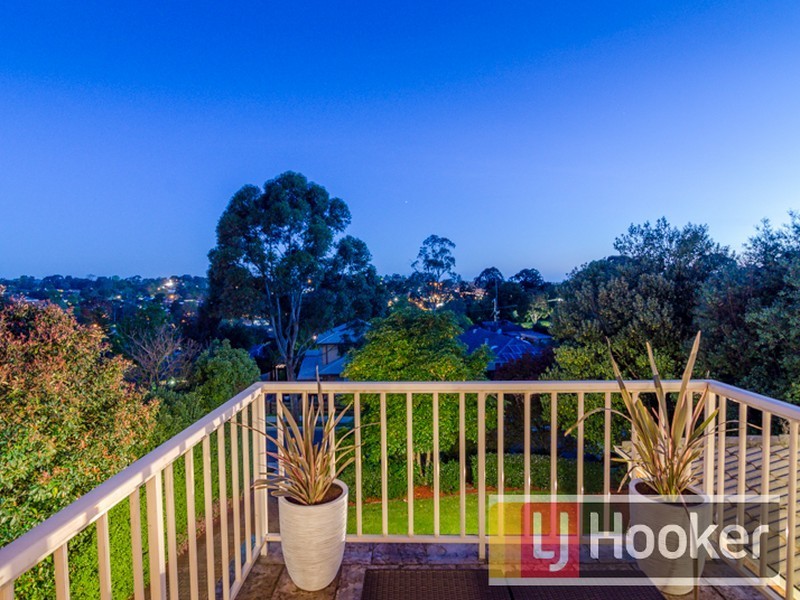 10 Outlook Drive, Berwick VIC 3806