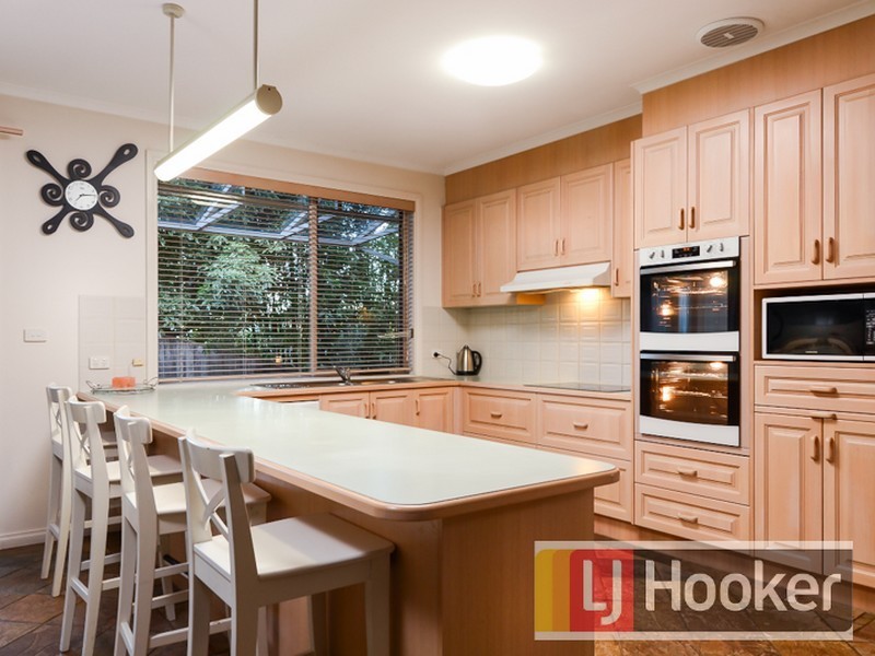 10 Outlook Drive, Berwick VIC 3806