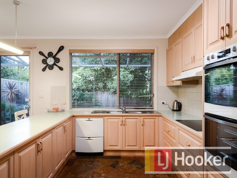 10 Outlook Drive, Berwick VIC 3806