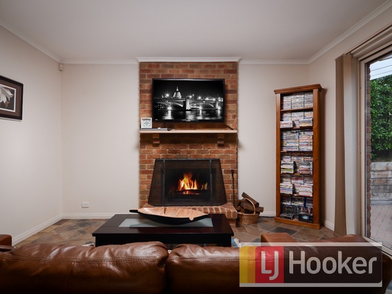 10 Outlook Drive, Berwick VIC 3806