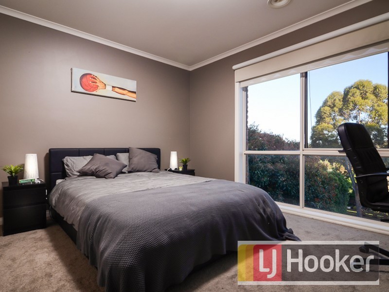 10 Outlook Drive, Berwick VIC 3806