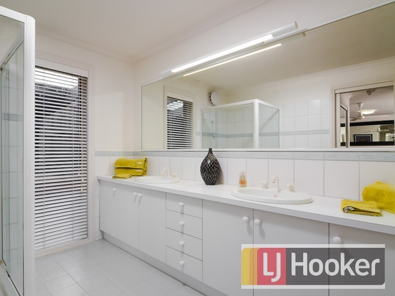 10 Outlook Drive, Berwick VIC 3806