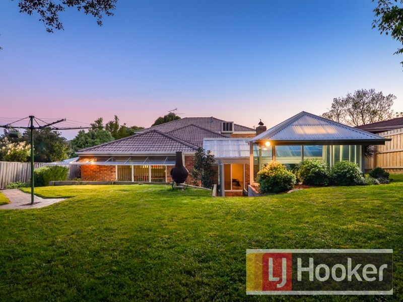 10 Outlook Drive, Berwick VIC 3806