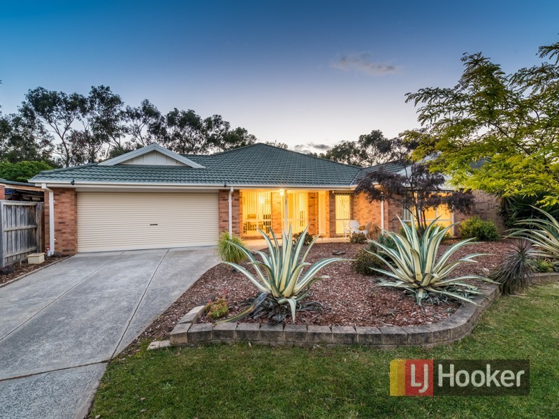 27 Hammerwood Green, Beaconsfield VIC 3807