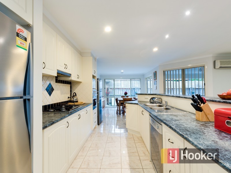 27 Hammerwood Green, Beaconsfield VIC 3807