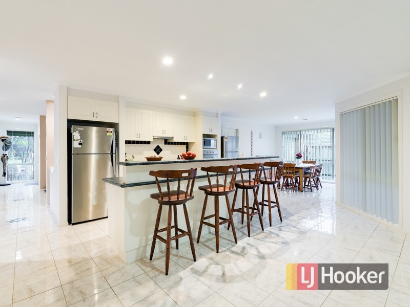 27 Hammerwood Green, Beaconsfield VIC 3807