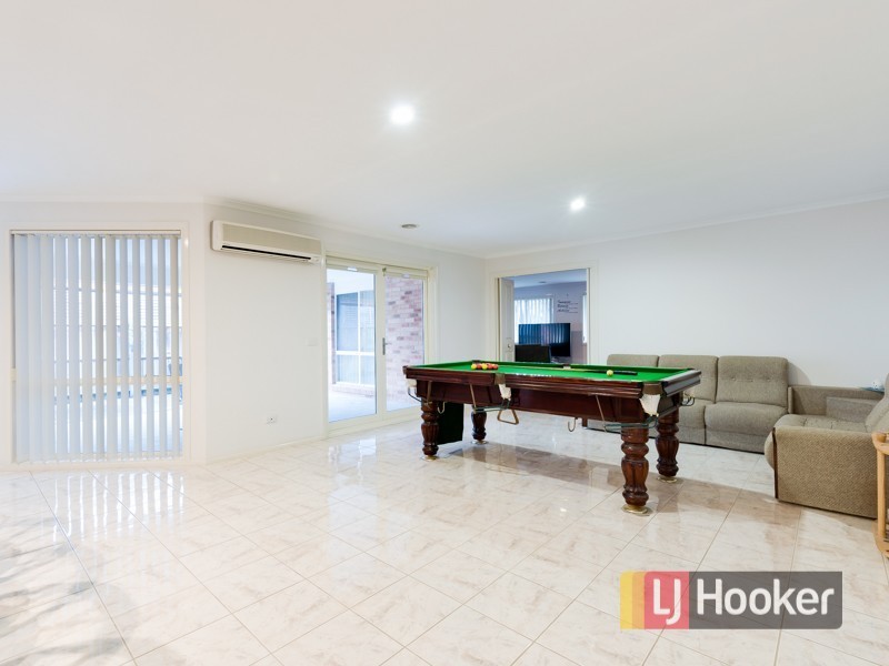 27 Hammerwood Green, Beaconsfield VIC 3807