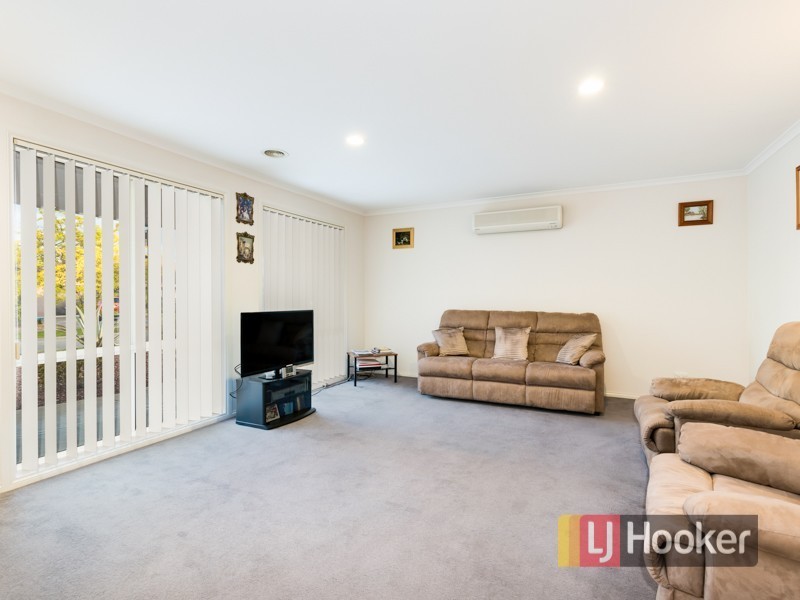 27 Hammerwood Green, Beaconsfield VIC 3807