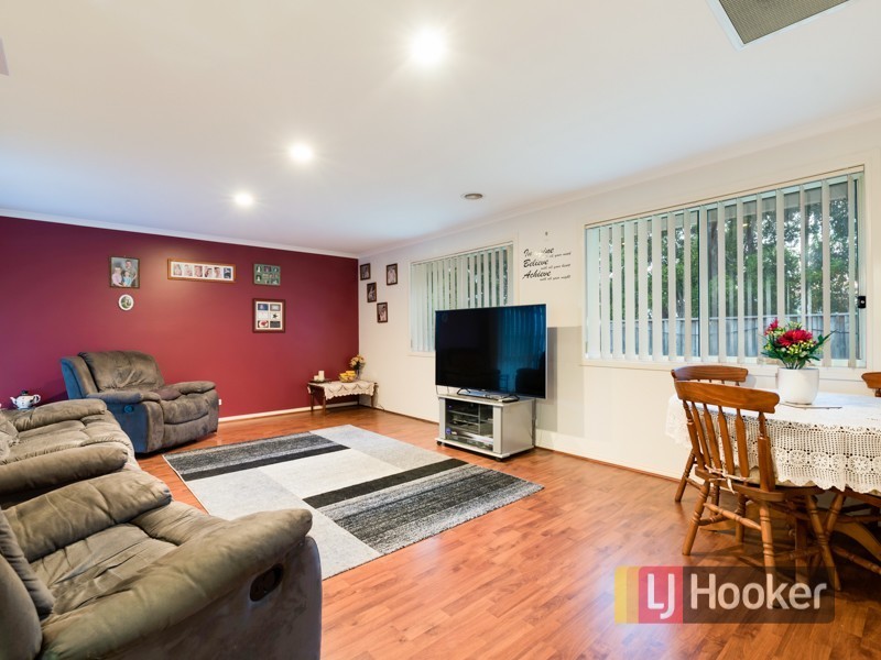 27 Hammerwood Green, Beaconsfield VIC 3807