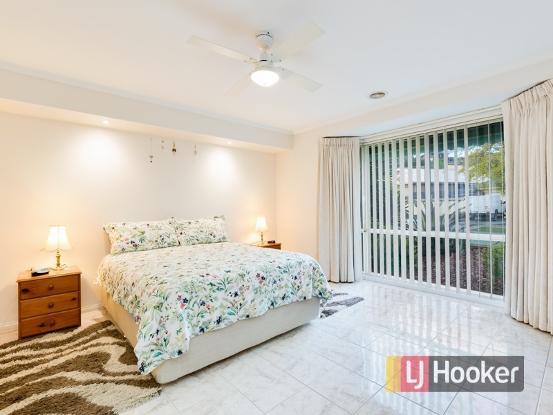 27 Hammerwood Green, Beaconsfield VIC 3807