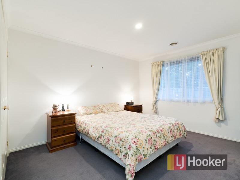 27 Hammerwood Green, Beaconsfield VIC 3807