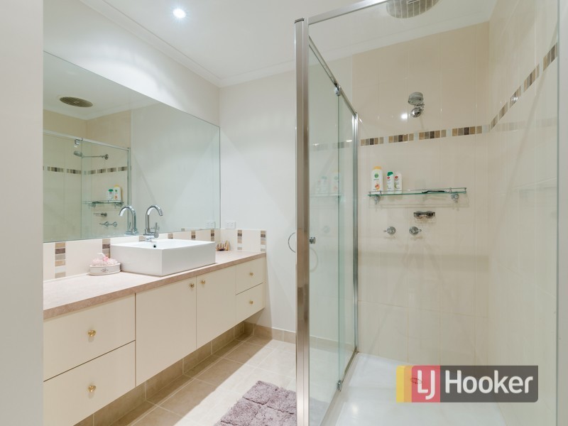 27 Hammerwood Green, Beaconsfield VIC 3807