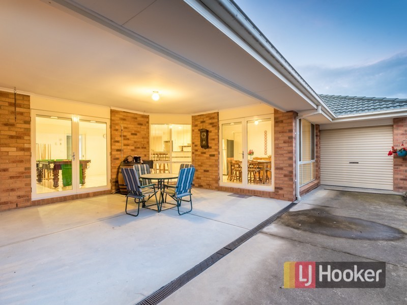 27 Hammerwood Green, Beaconsfield VIC 3807