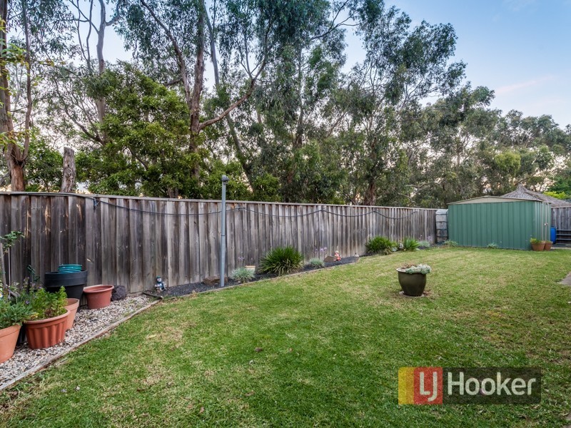 27 Hammerwood Green, Beaconsfield VIC 3807