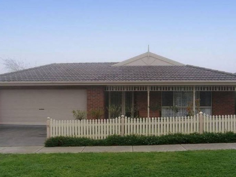 5 Kirrilee Court, Berwick VIC 3806