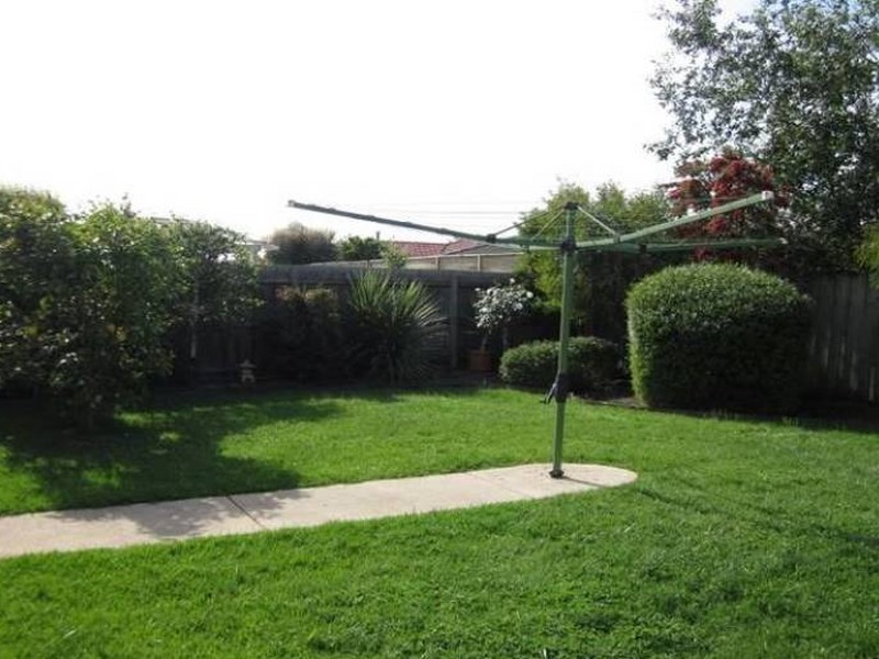 5 Kirrilee Court, Berwick VIC 3806