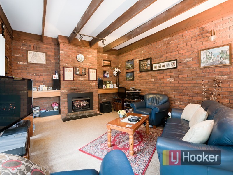 9 Broxburn Court, Berwick VIC 3806