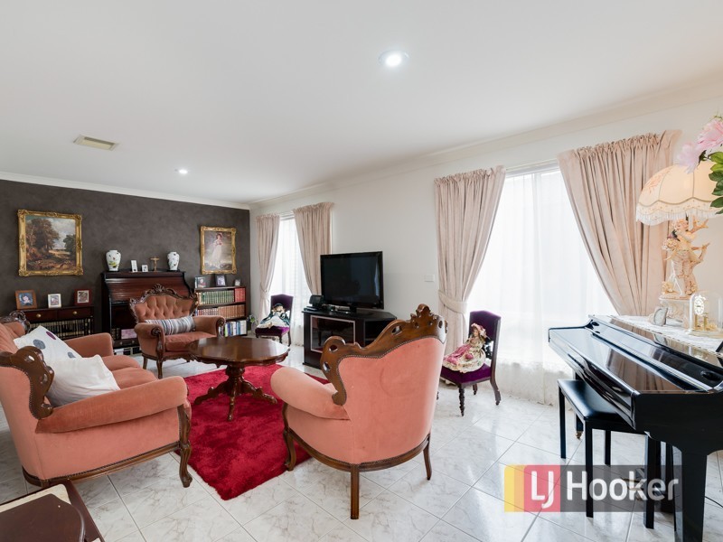 166 Sweeney Drive, Narre Warren VIC 3805