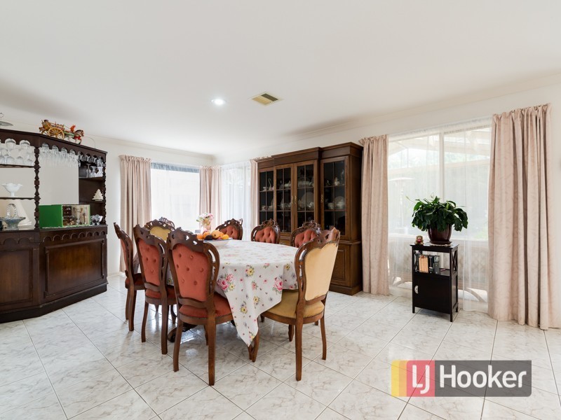 166 Sweeney Drive, Narre Warren VIC 3805