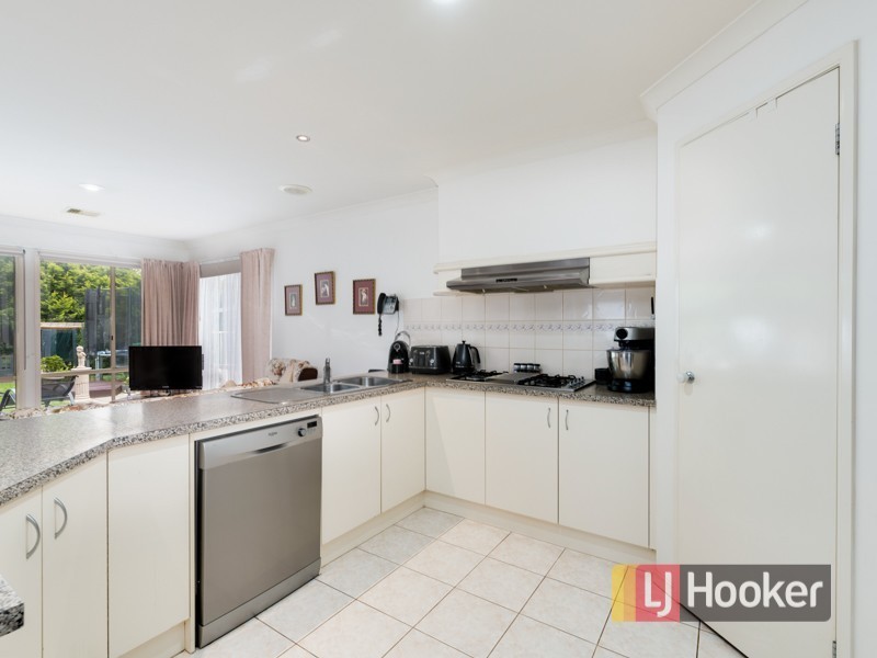 166 Sweeney Drive, Narre Warren VIC 3805