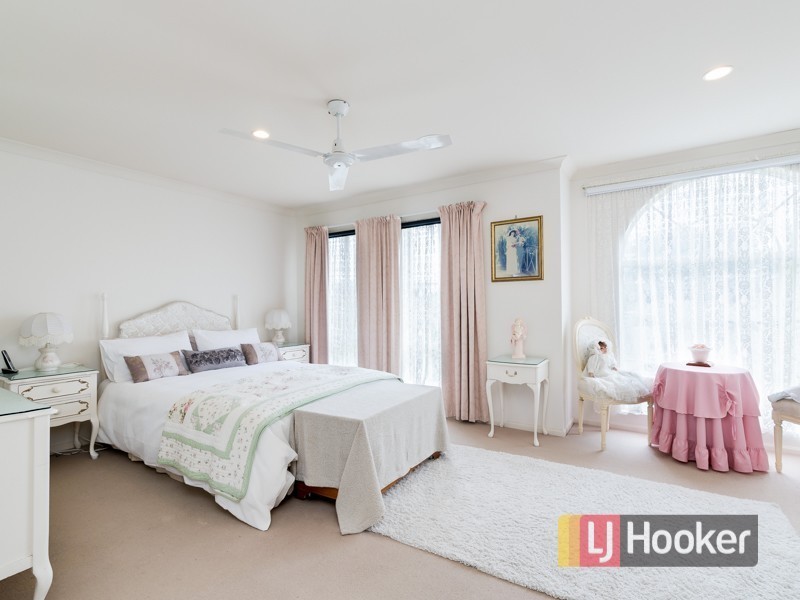 166 Sweeney Drive, Narre Warren VIC 3805