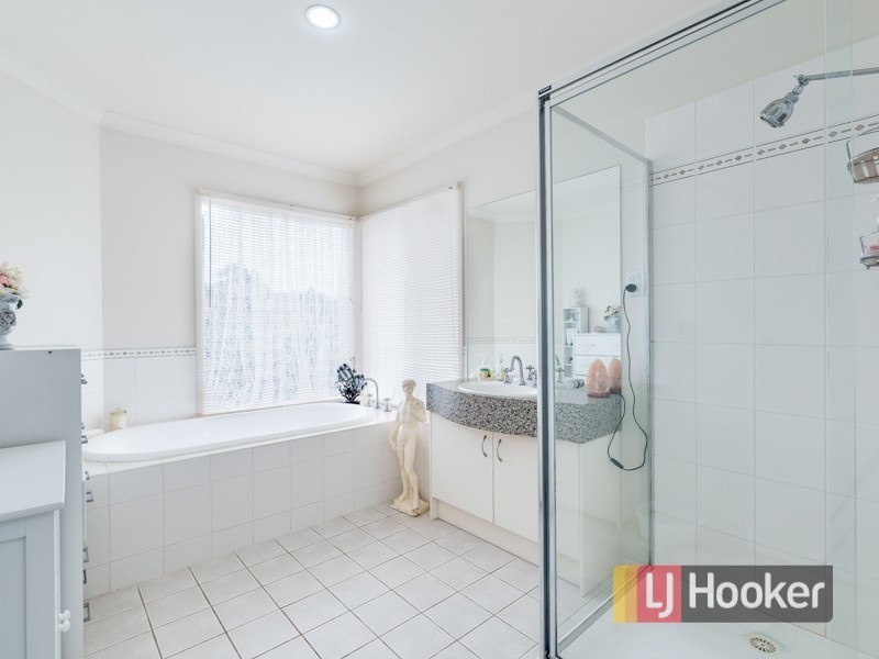 166 Sweeney Drive, Narre Warren VIC 3805