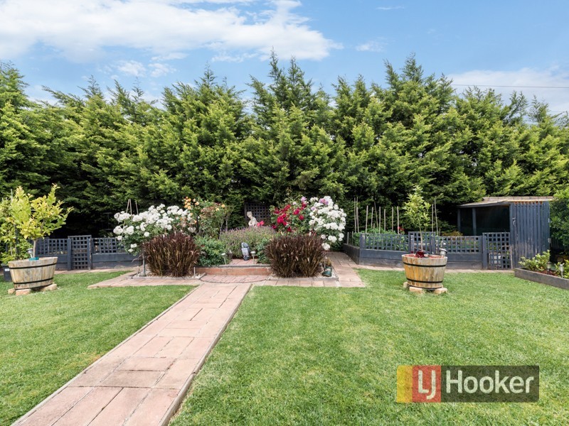 166 Sweeney Drive, Narre Warren VIC 3805