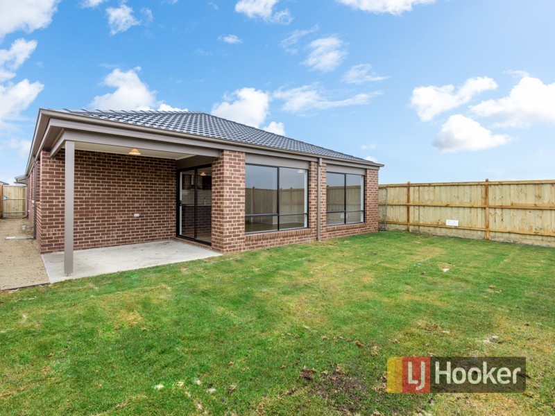 12 Walbrook Drive, Clyde North VIC 3978