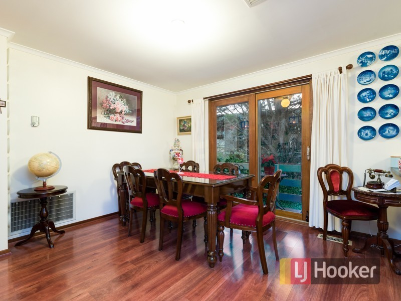 2/74 Collins Crescent, Berwick VIC 3806