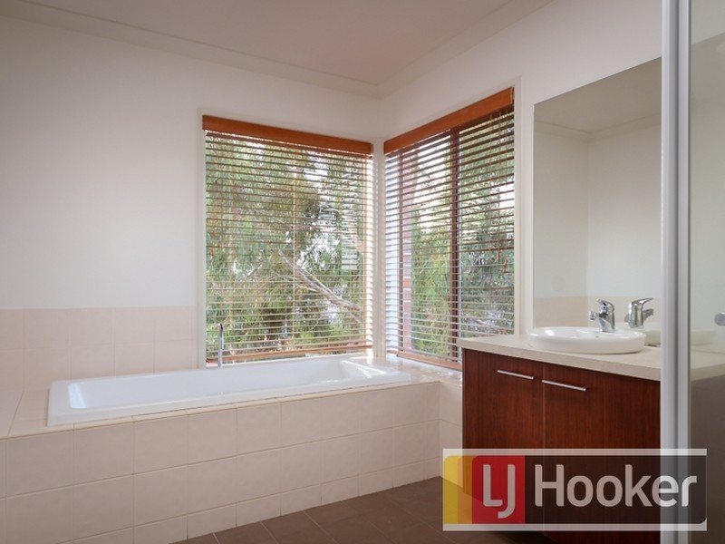 4 Lincoln Avenue, Berwick VIC 3806