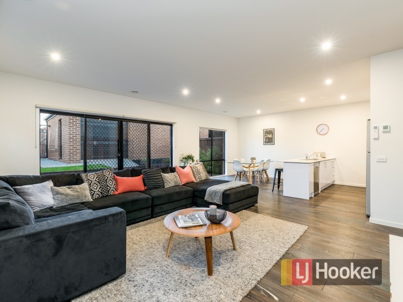 13 Cotswold Crescent, Officer VIC 3809