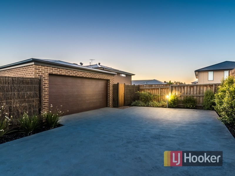 13 Cotswold Crescent, Officer VIC 3809