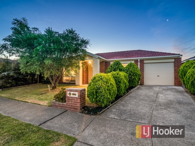 11 Chatswood Drive, Narre Warren South VIC 3805