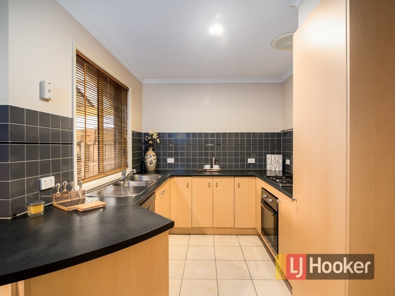 11 Chatswood Drive, Narre Warren South VIC 3805