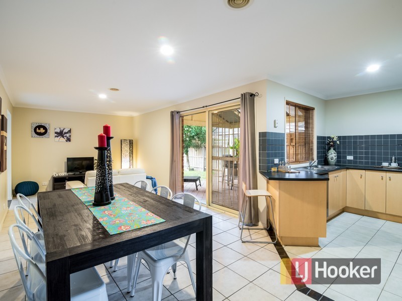 11 Chatswood Drive, Narre Warren South VIC 3805