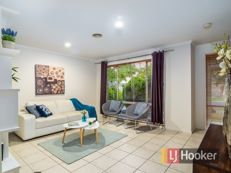 11 Chatswood Drive, Narre Warren South VIC 3805