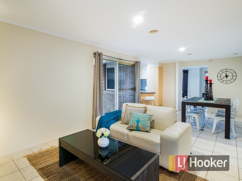 11 Chatswood Drive, Narre Warren South VIC 3805