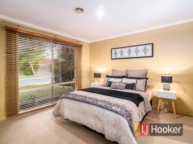 11 Chatswood Drive, Narre Warren South VIC 3805