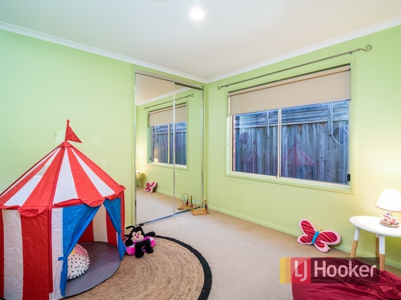 11 Chatswood Drive, Narre Warren South VIC 3805