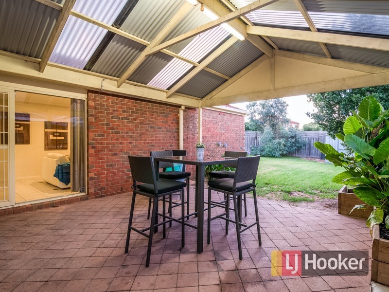 11 Chatswood Drive, Narre Warren South VIC 3805