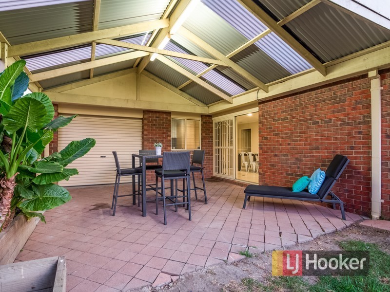 11 Chatswood Drive, Narre Warren South VIC 3805