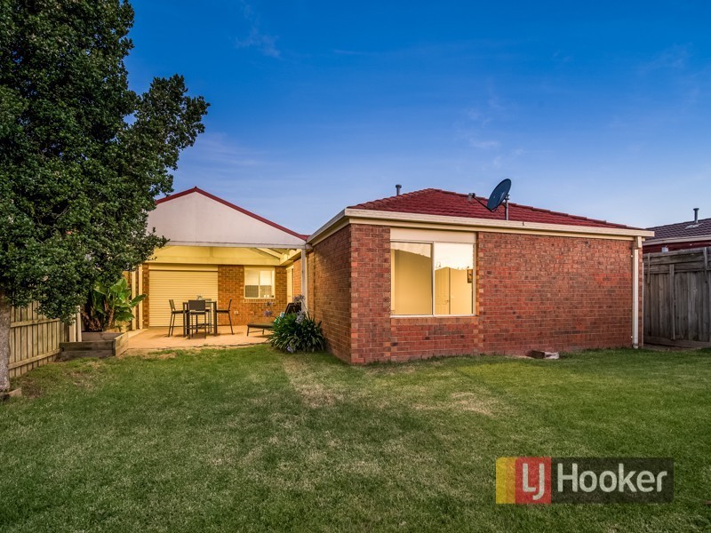 11 Chatswood Drive, Narre Warren South VIC 3805