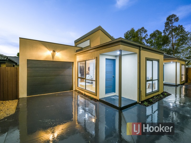 2/17 Cameron Way, Pakenham VIC 3810