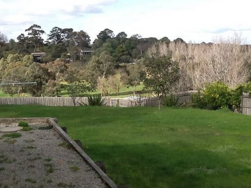 9 Mahon Avenue, Beaconsfield VIC 3807