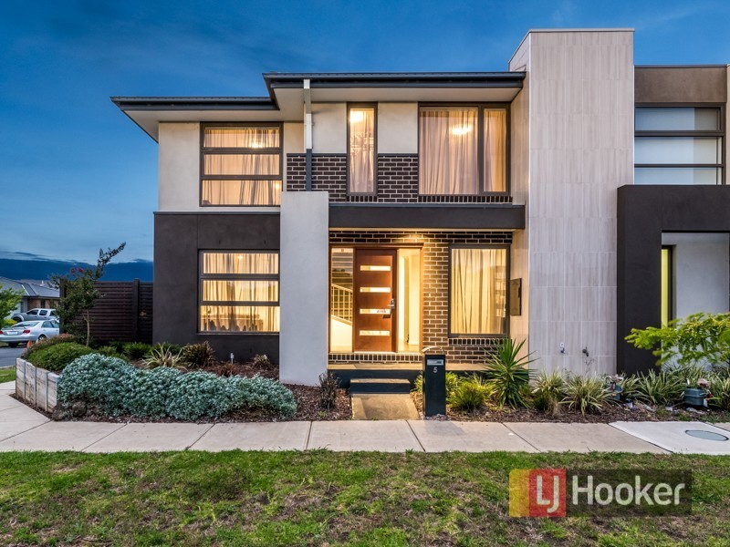 5 Fleuve Rise, Clyde North VIC 3978